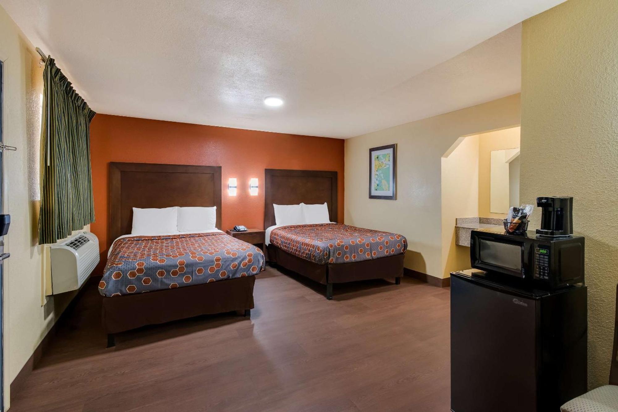 Rodeway & East Hotel
