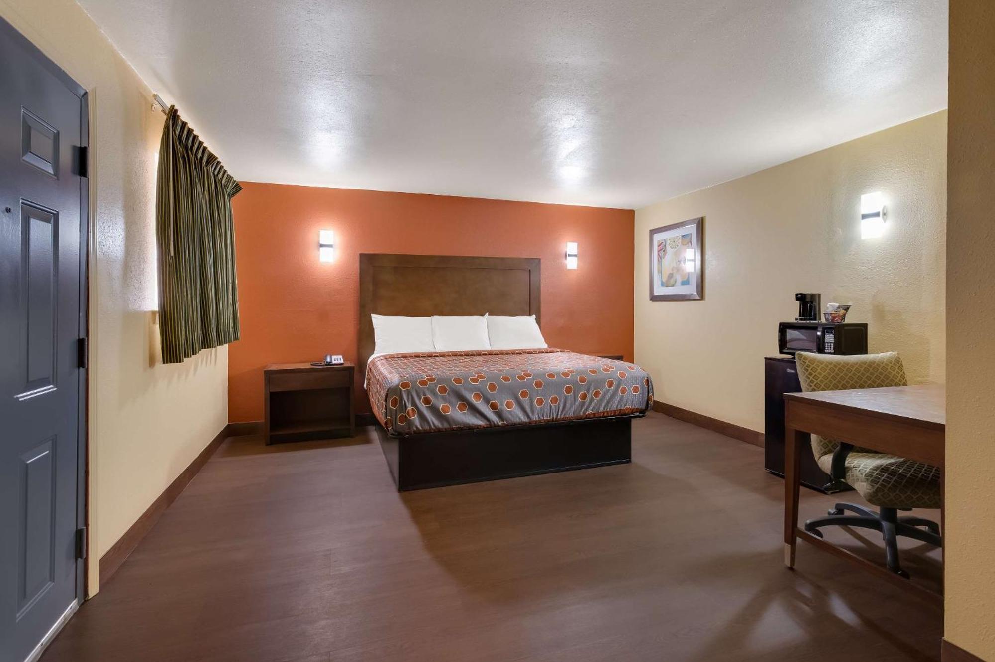 Hotel Rodeway & East *