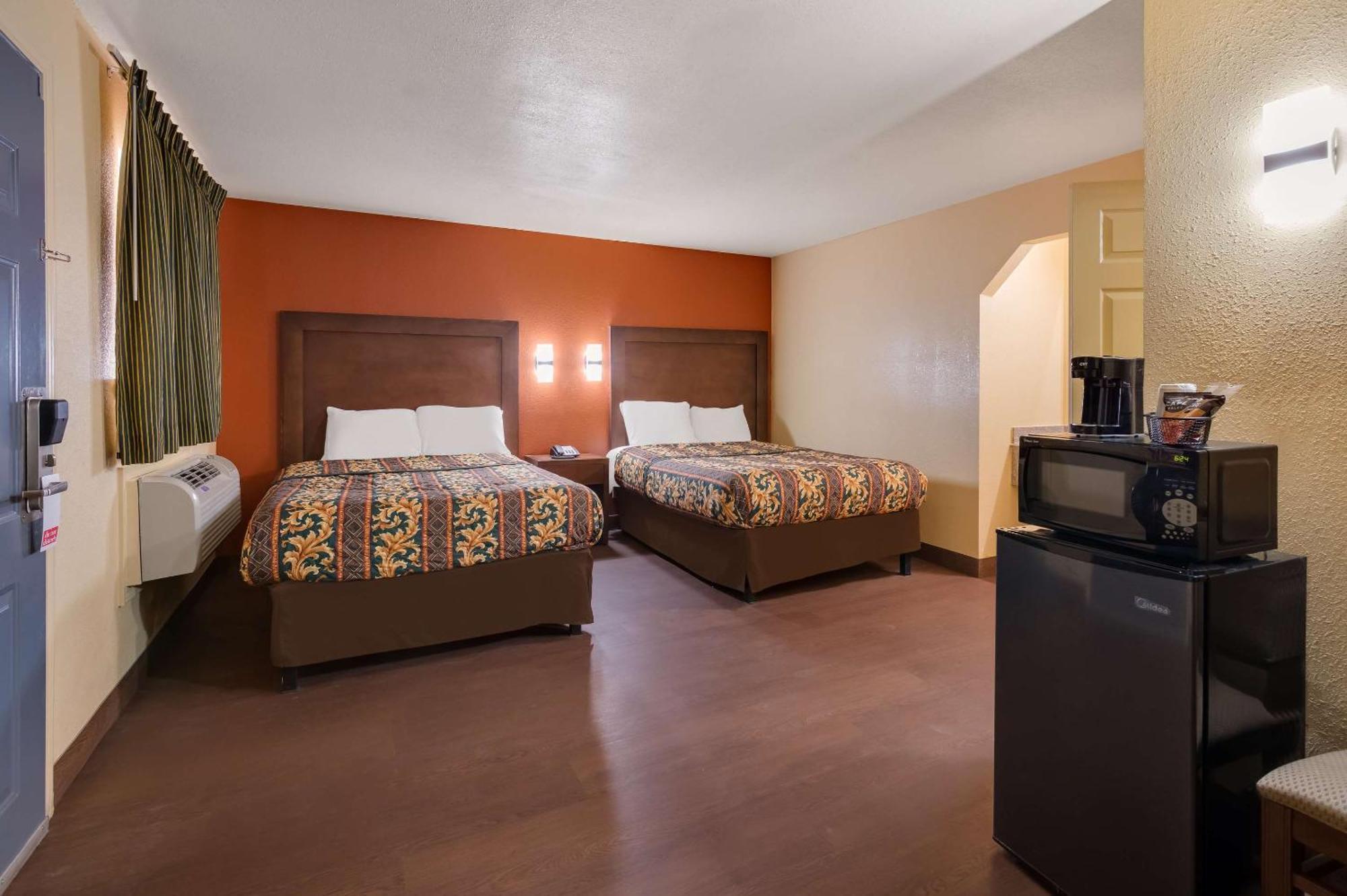 Hotel Rodeway & East